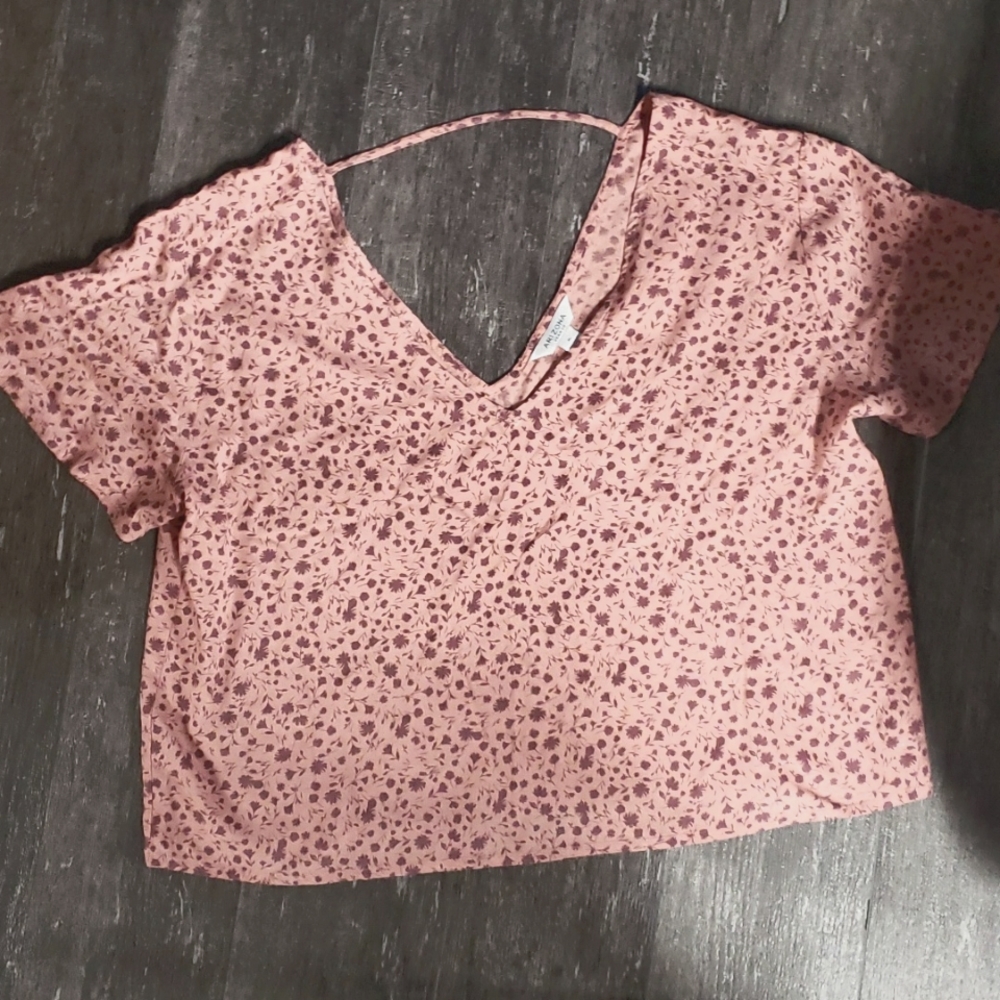 Arizona Jeans Floral Cropped Top Short Sleeve Size XL V-Neck.